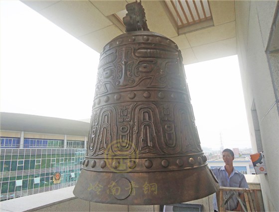 广东省纪委铸造铜钟