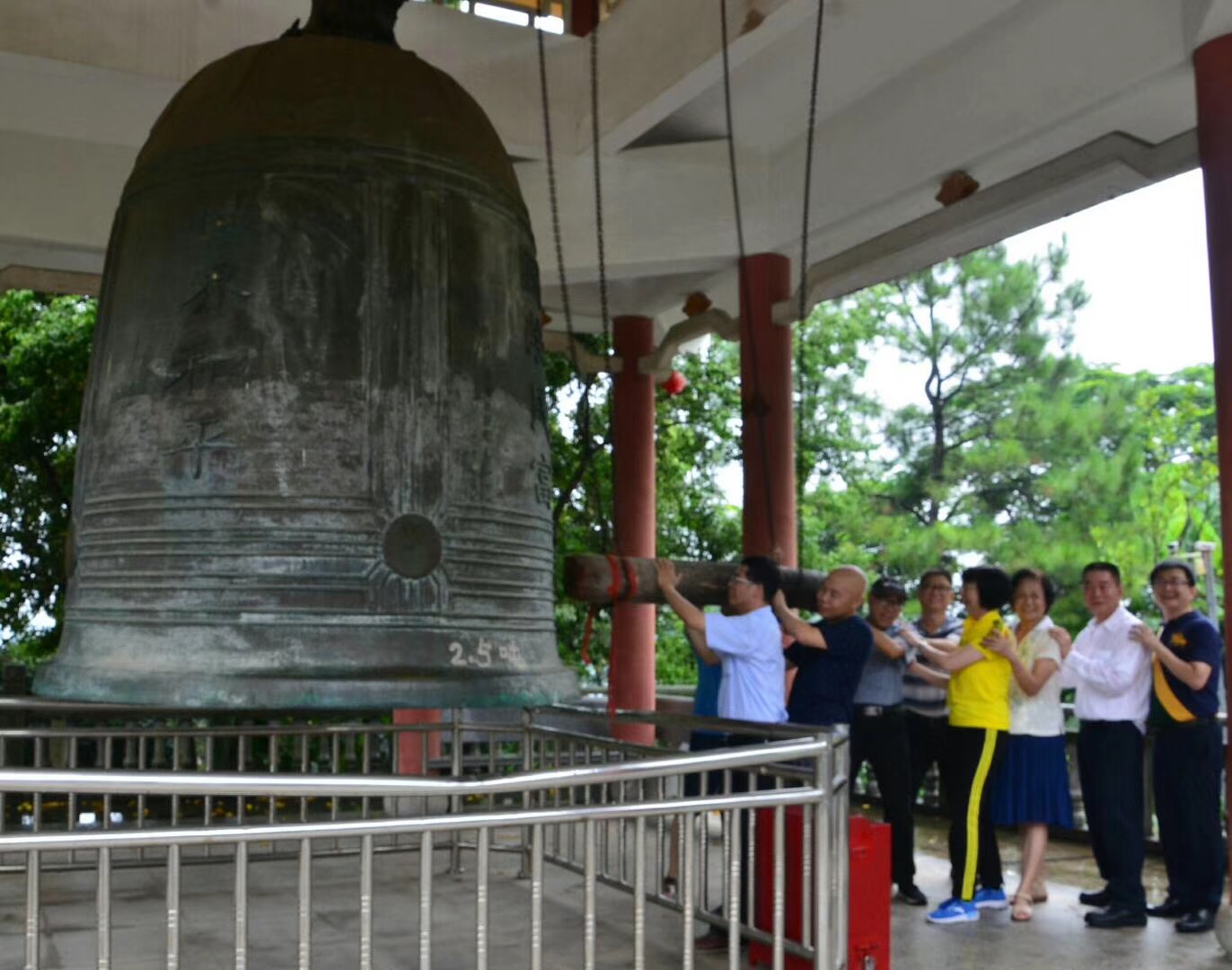 江西妙乐寺青铜钟      广州增城何仙姑青铜钟